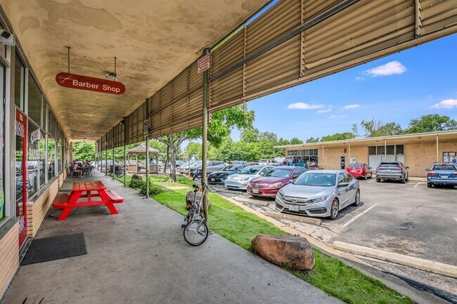 Building Photo - 1009 Alegria Rd