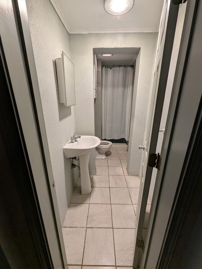 Building Photo - Arrowhead