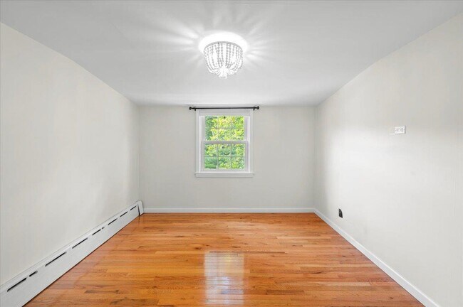 Building Photo - 714 Forest Ave