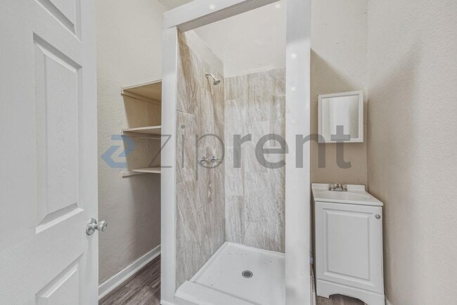 Building Photo - 125 Southolme Ave