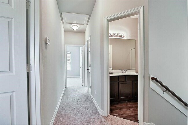 Building Photo - 33 Woodland Hills Dr