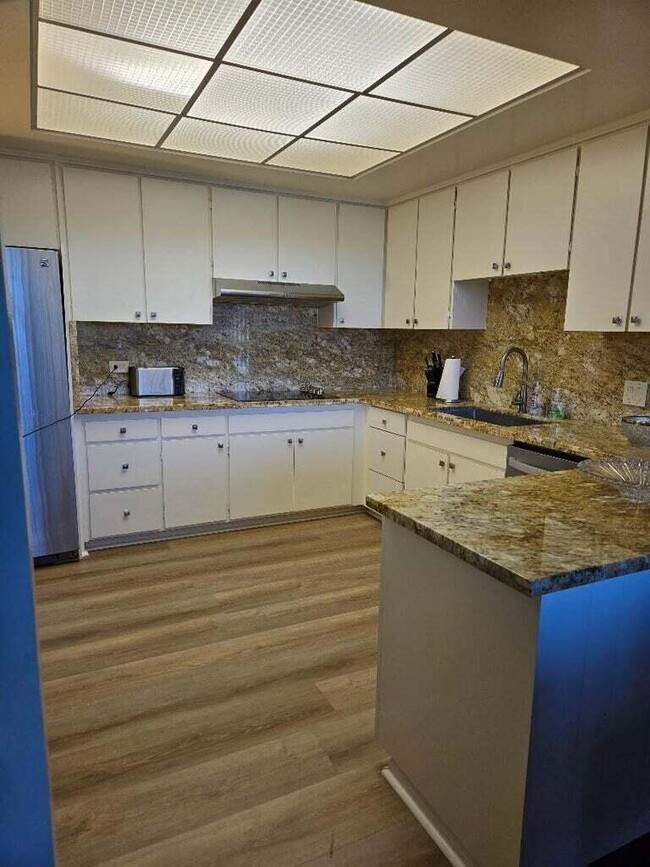 Building Photo - 899 Island Dr