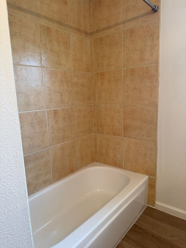 Building Photo - 1816 Boxwood Dr