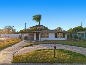 Building Photo - 2470 Del Rio Way