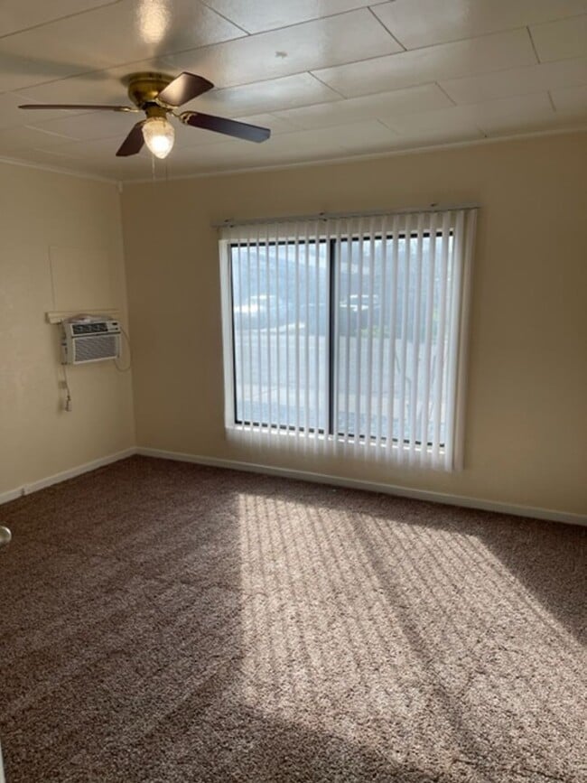 Building Photo - 2 Bedroom in Anderson with yard and garage!