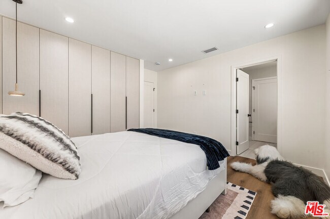 Building Photo - 266 Mabery Rd