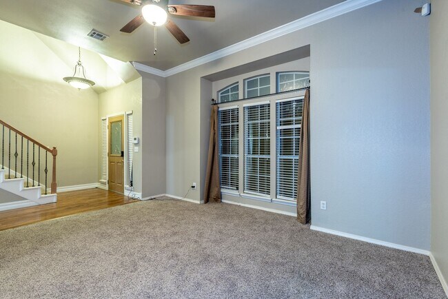 Building Photo - 5 Bed / 2.5 Bath in South Tulsa!