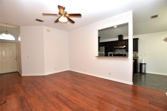 Building Photo - 240 Briarstone Dr
