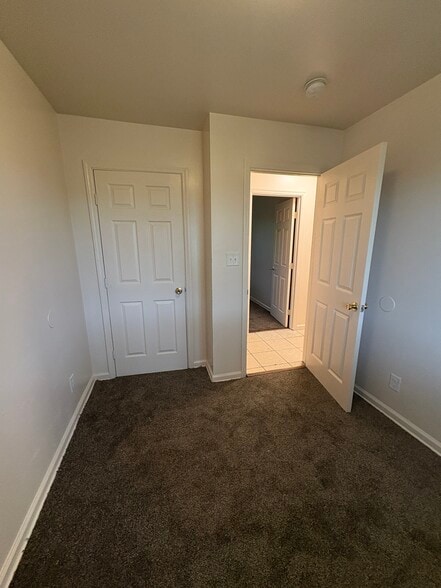 Building Photo - 4425 Thompson Dr