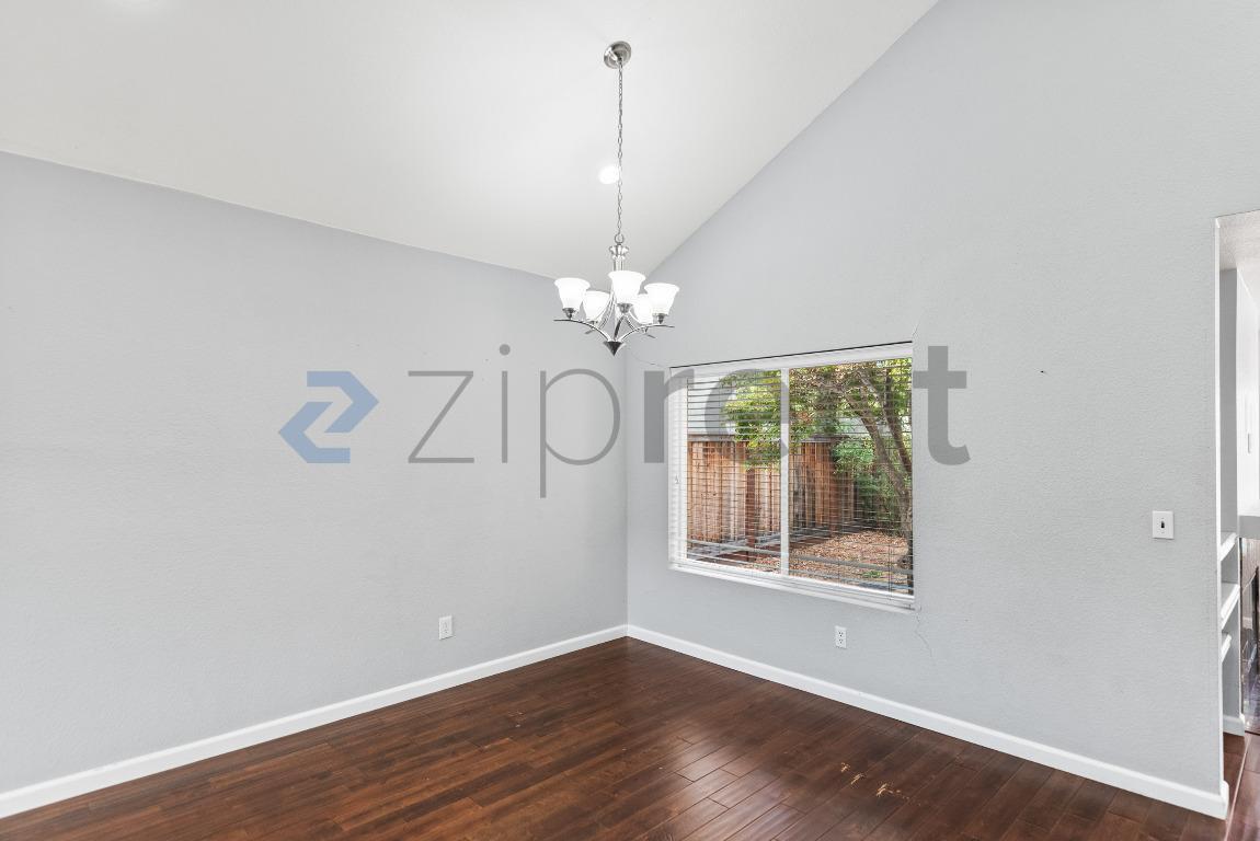 Building Photo - Unit
