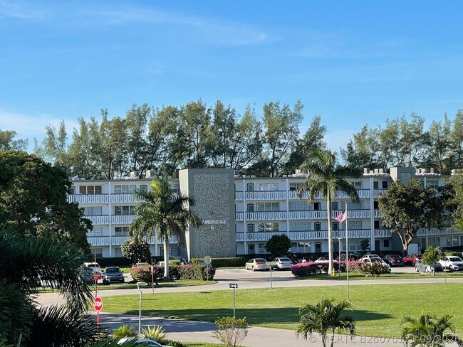 Building Photo - 2154 Cambridge G