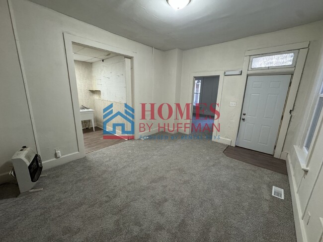 Building Photo - Three Bedroom House | Two Bath