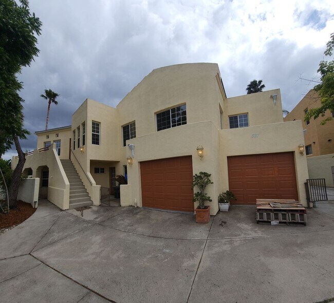 Building Photo - Contemporary Beautiful Spacious 4 bed 3 bath home