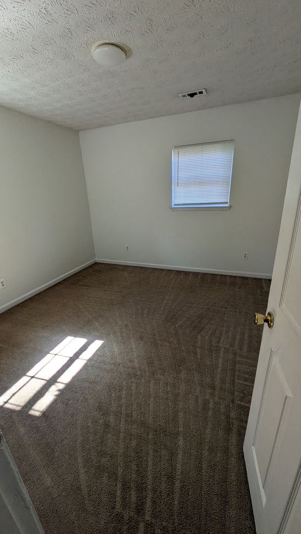 Building Photo - Charming 5 Bed/2 Bath home in Riverdale!