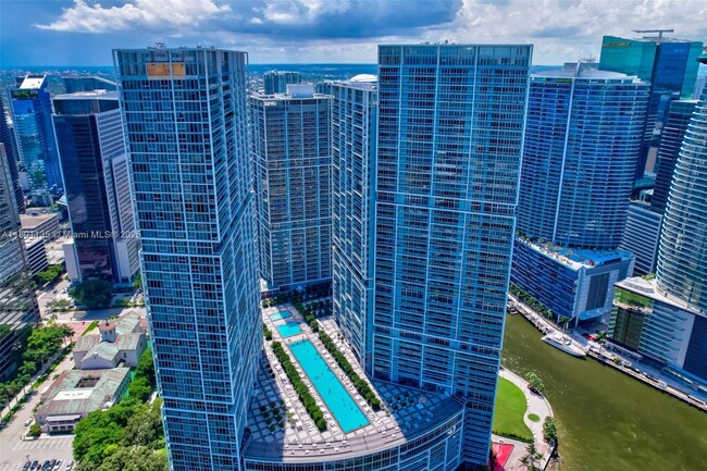 Building Photo - 495 Brickell Ave