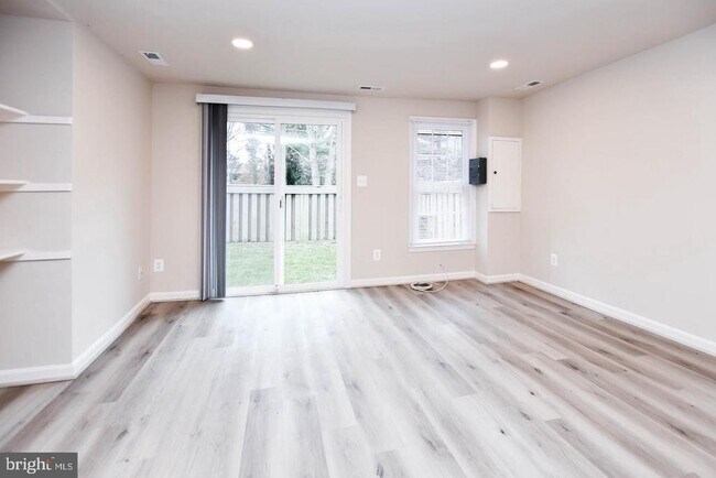 Building Photo - 20569 Strath Haven Dr