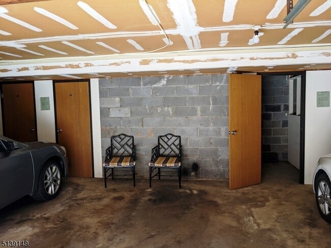 Building Photo - 206 Broad St