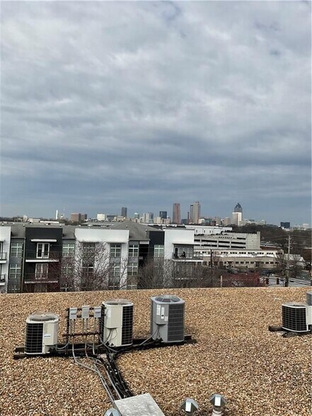 Building Photo - 881 Memorial Dr SE