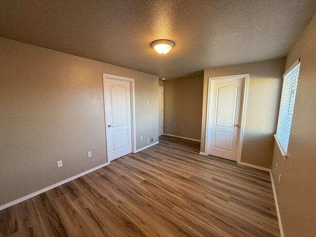 Building Photo - 2561 NW Cedar Ave