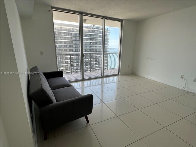 Building Photo - 1750 N Bayshore Dr