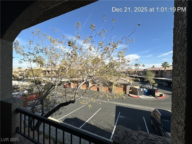 Building Photo - 7701 W Robindale Rd