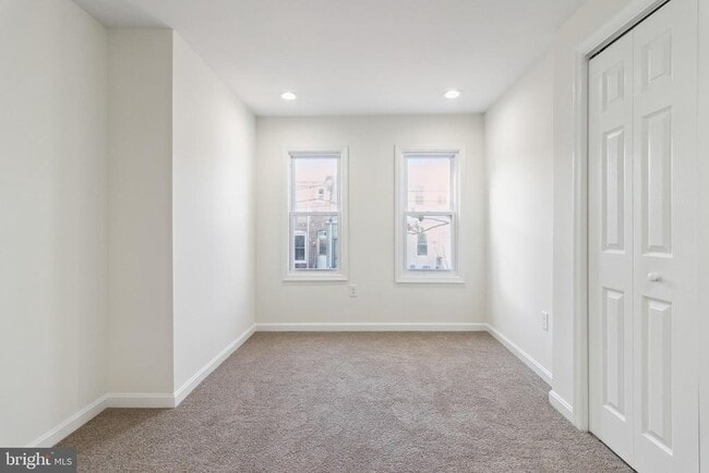 Building Photo - 912 N Milton Ave