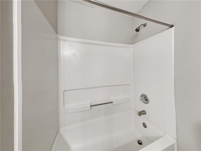 Building Photo - 136 Pecan Dr