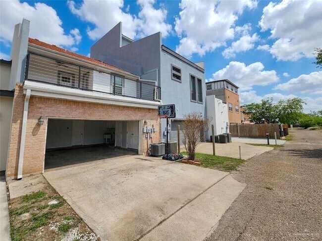 Building Photo - 28 Quail Ave