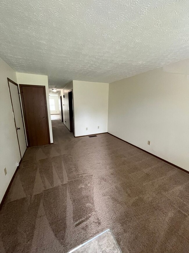 Building Photo - Creve Coeur Lane