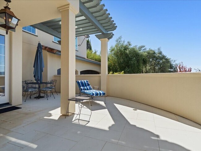 Building Photo - 265 Clear Ridge Dr