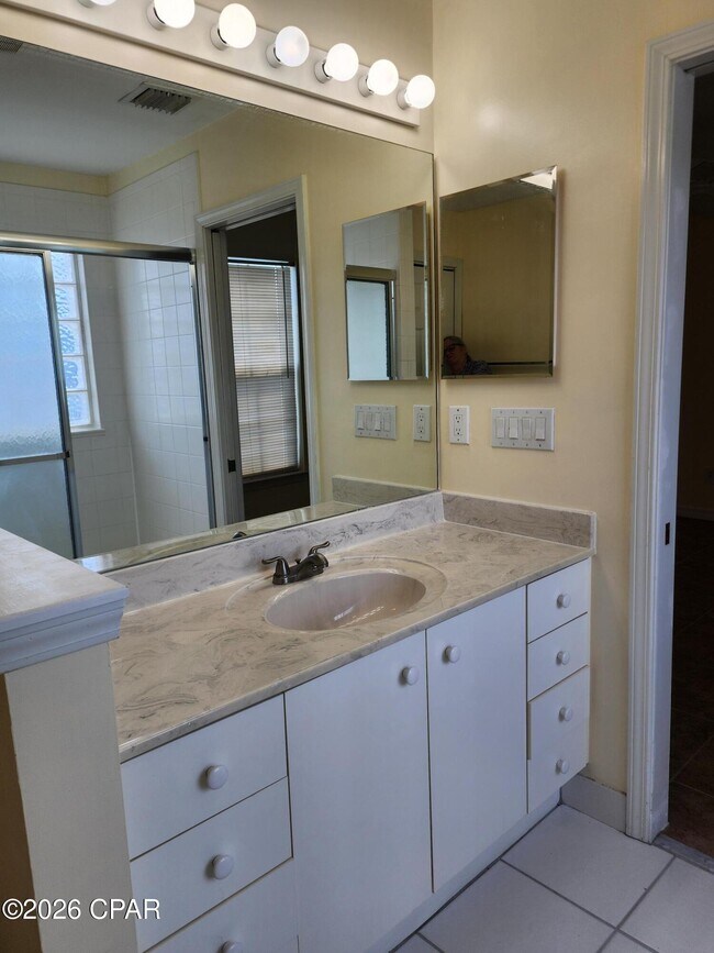 Building Photo - 226 Summerwood Dr