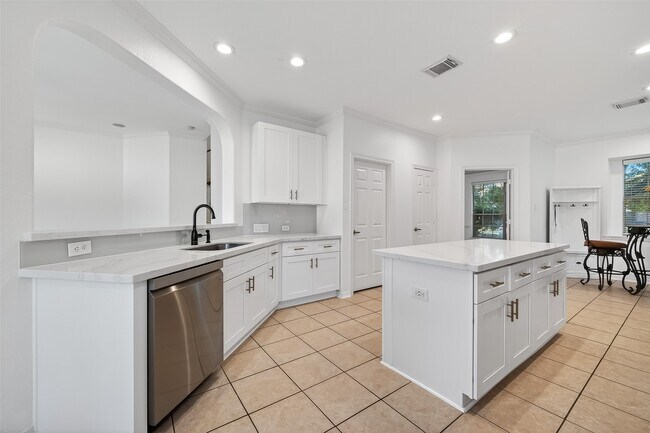 Building Photo - 22115 Oakcreek Hollow Ln