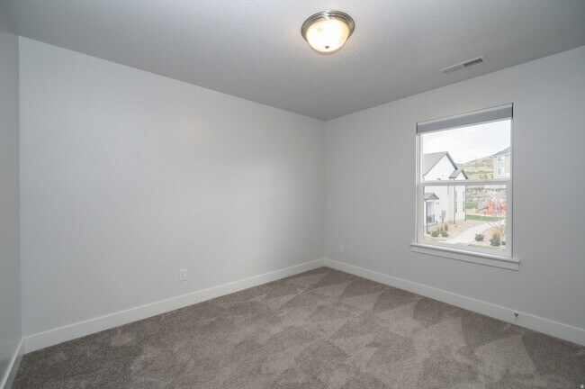 Building Photo - 16087 S Truss Dr