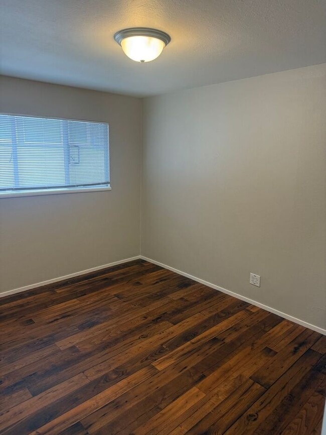 Building Photo - Great 1 Bedroom 1 Bath