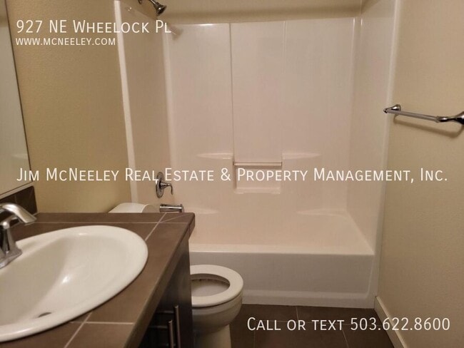 Building Photo - 927 NE Wheelock Pl