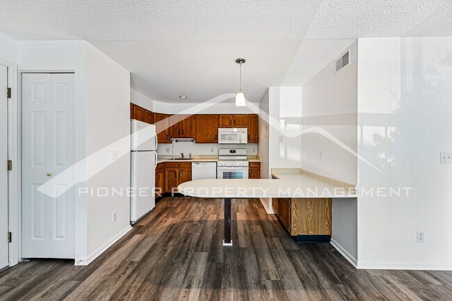 Building Photo - Charming Condo with Washer/Dryer and Patio