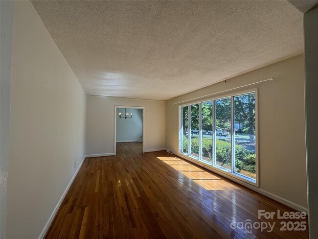 Building Photo - 201 Livingston Dr