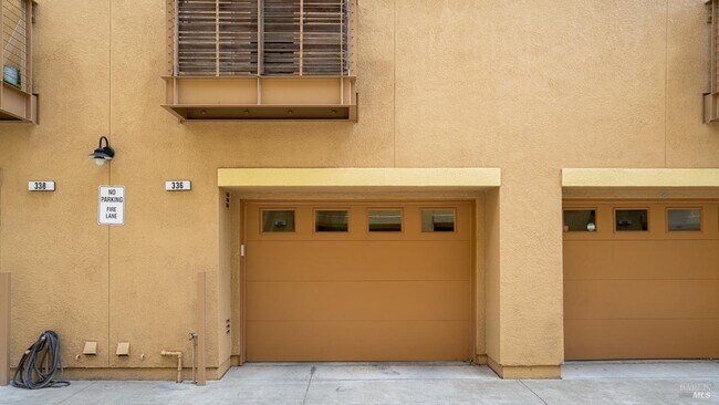 Building Photo - 336 City Center Dr
