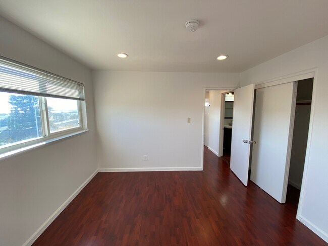 Building Photo - 841 Solano Ave