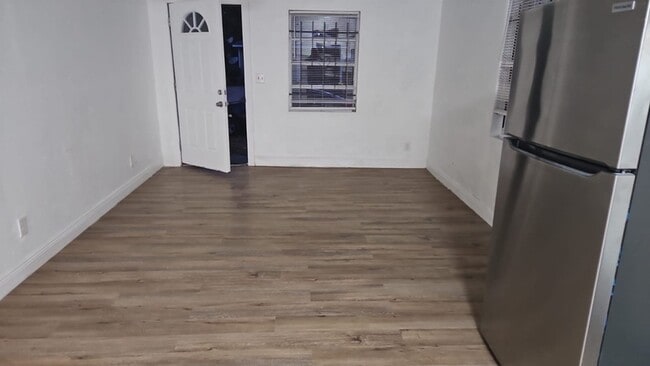 Building Photo - 1152 W 22nd St