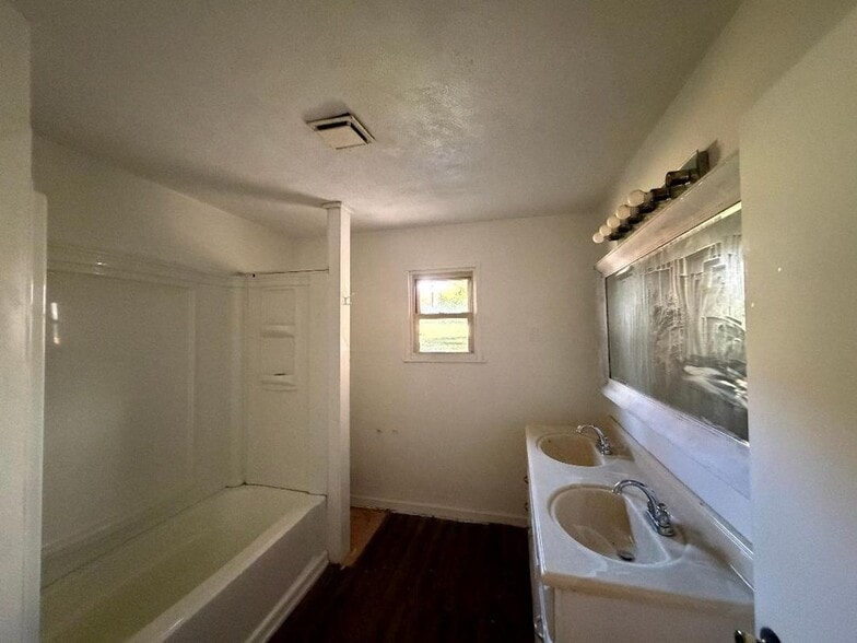 Building Photo - 155 Flannagan Dr