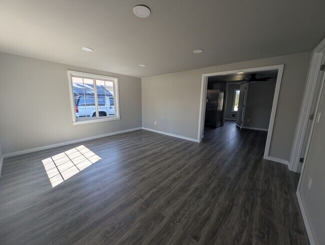 Building Photo - Remodeled 2 Bedroom Home – Water & Sewer Included