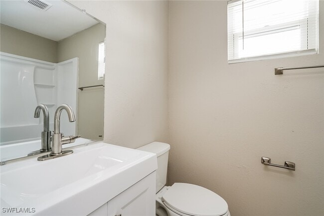 Building Photo - 902 SW 11th Ct