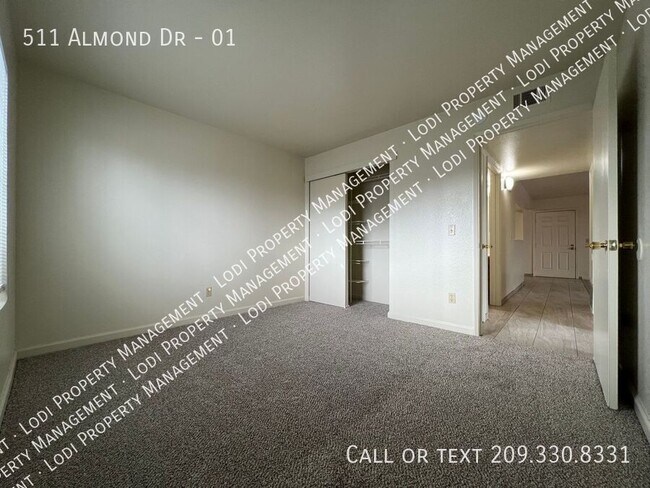 Building Photo - 511 Almond Dr