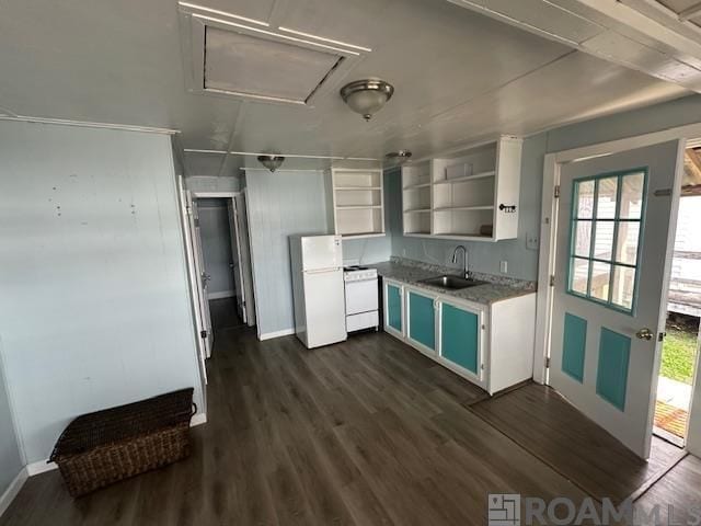 Building Photo - 6871 Island Rd