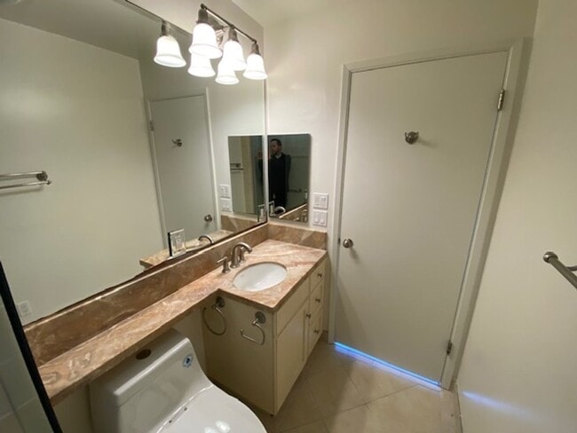 Building Photo - 701 Pine St