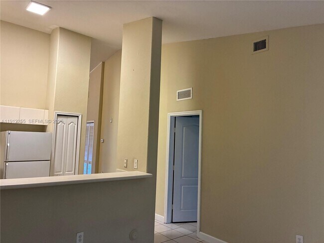 Building Photo - 1666 SE 27th Ct