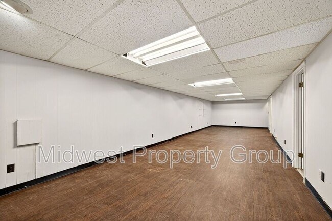 Building Photo - 1225 Night Dr