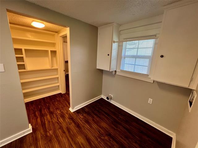 Building Photo - 300 W 4th St