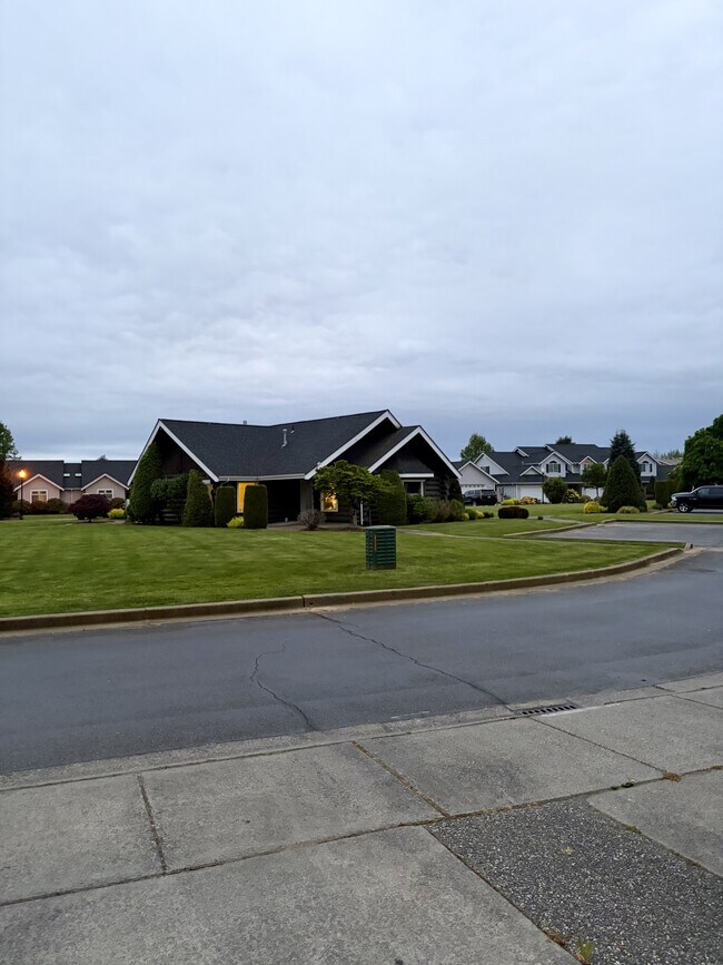 Building Photo - 2285 James Cir
